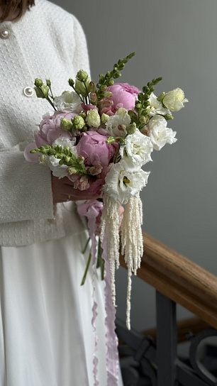 Свадебный букет с розовыми пионами