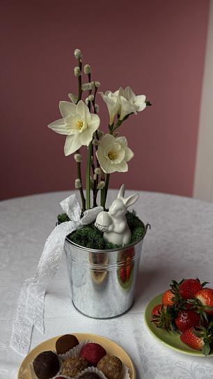 Пасхальная композиция в ведерке