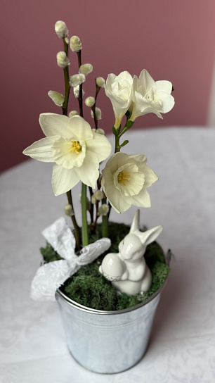 Пасхальная композиция в ведерке