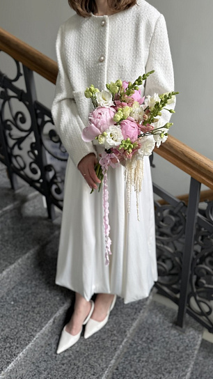 Свадебный букет с розовыми пионами