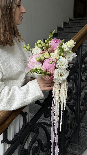 Свадебный букет с розовыми пионами