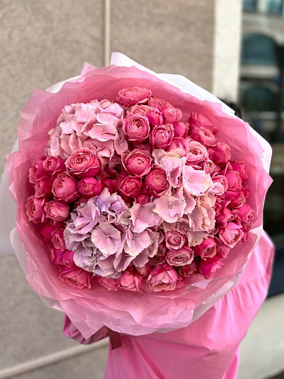 Дуо-букет с пионовидными розами и гортензиями 