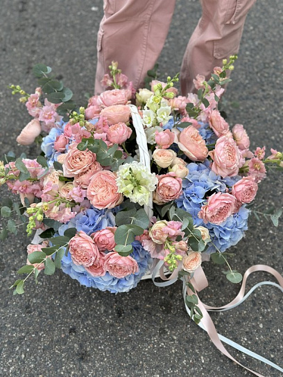 Композиция в корзине "Летний рассвет"