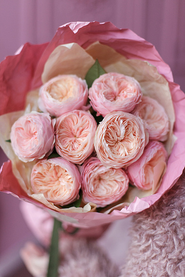 Монобукет с пионовидной розой "Дарси"