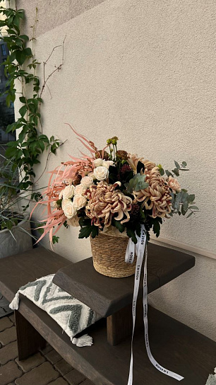 Композиция в корзине "Вихрь чувств"