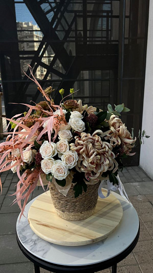 Композиция в корзине "Вихрь чувств"