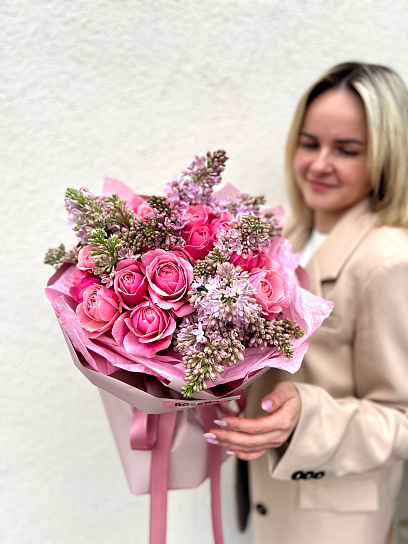 Дуо-букес с пионовидной кустовой розой  Сильва Пинк (Silva Pink) и сиренью