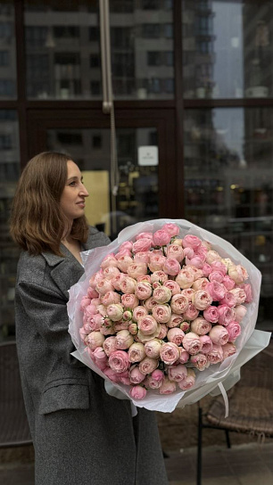 Монобукет из эксклюзивных роз Менсфилд Парк (Mensfild Park)