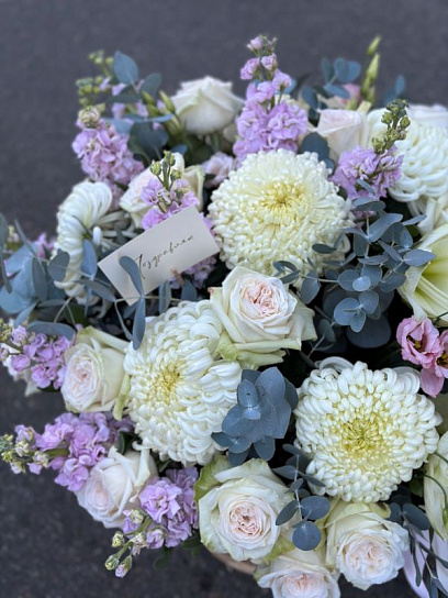 Композиция в корзине "Нежные чувства"