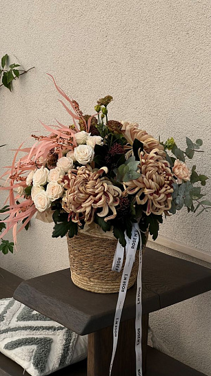 Композиция в корзине "Вихрь чувств"