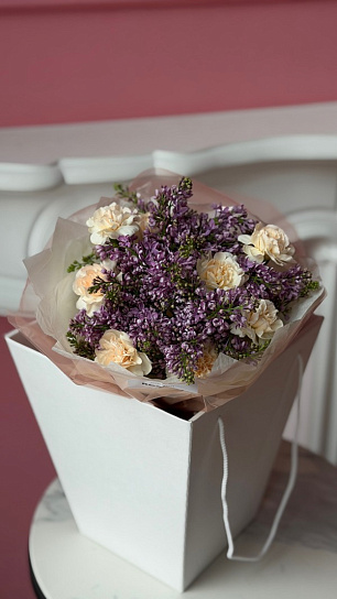 Дуо-букет с сиренью и гвоздиками