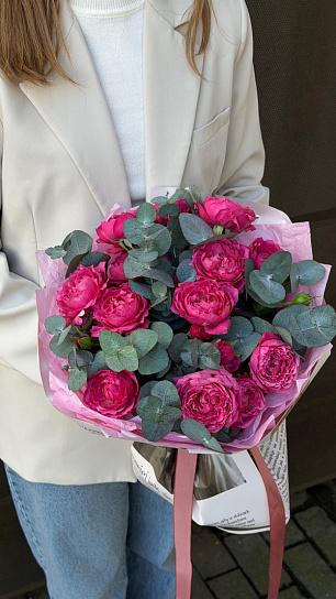 Дуо-букет с пионовидными розами и эвкалиптом