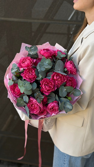 Дуо-букет с пионовидными розами и эвкалиптом