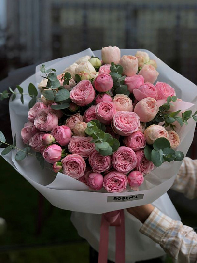 Дуо-букет с пионовидными розами "Mansfield Park" и эвкалиптом