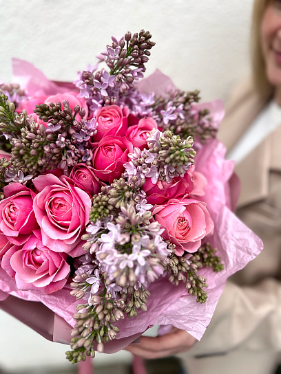 Дуо-букес с пионовидной кустовой розой  Сильва Пинк (Silva Pink) и сиренью