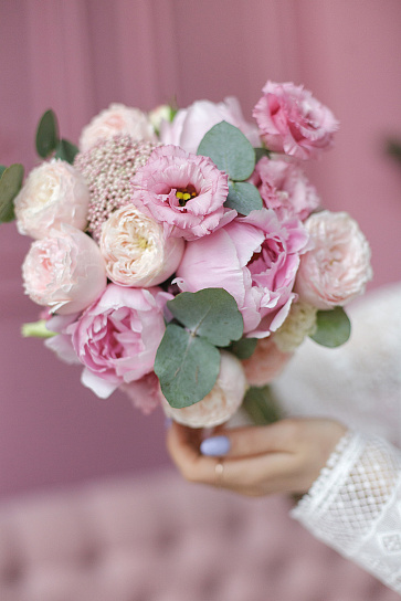 Розовый букет невесты с пионами 