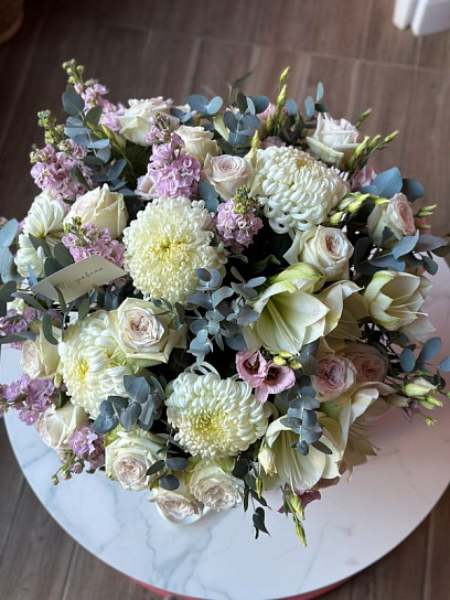 Композиция в корзине "Нежные чувства"