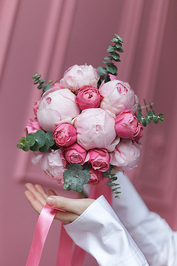 Букет невесты с пионами