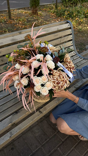 Композиция в корзине "Вихрь чувств"