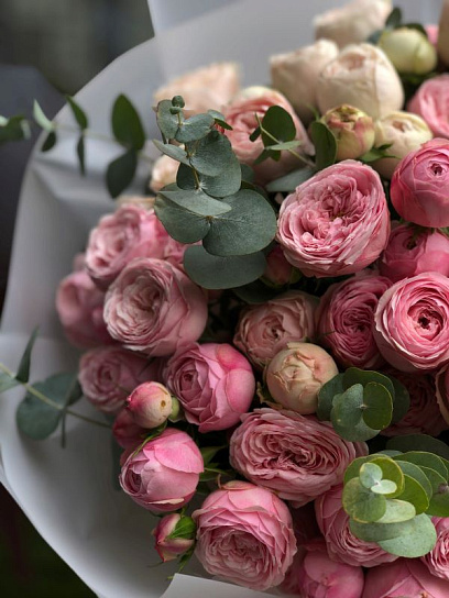 Дуо-букет с пионовидными розами "Mansfield Park" и эвкалиптом