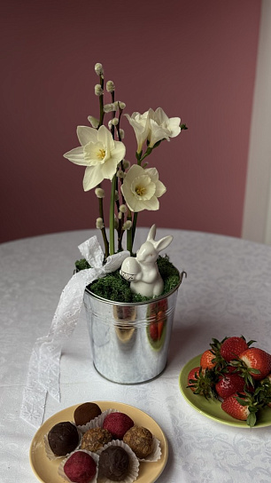 Пасхальная композиция в ведерке