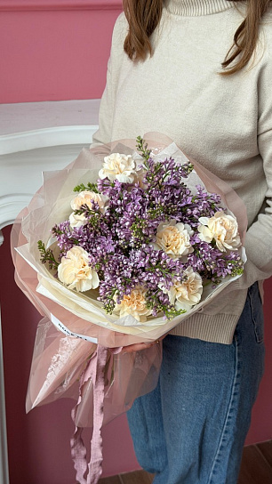 Дуо-букет с сиренью и гвоздиками