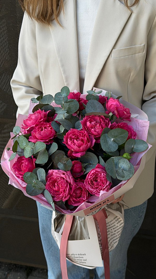 Дуо-букет с пионовидными розами и эвкалиптом